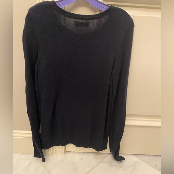 Abercrombie and Fitch bulldog sweater - Picture 2 of 3